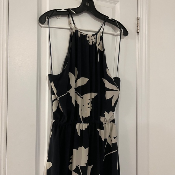 Beautiful silk halter neck maxi dress - Picture 4 of 6